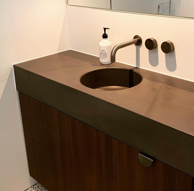 Orbit Vanity – Round Integrated Basin